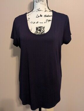 Cupio Women's Scoop Neck Tee in Navy Blue